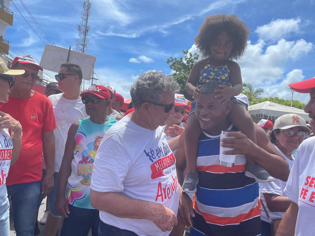 Luiz Caetano (PT), secretário estadual de Relações Institucionais, participou da Lavagem de Arembepe nesta sexta-feira (17)