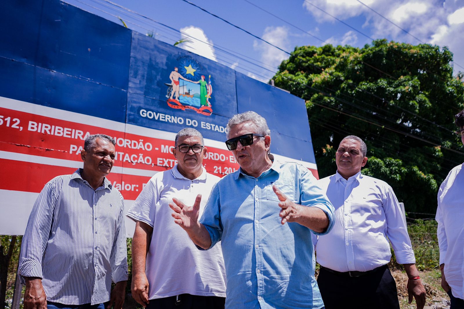 Secretário de Relações Institucionais, Luiz Caetano, foi acompanhado pelo presidente da Conder, José Trindade, e por vereadores do município Secretário de Relações Institucionais, Luiz Caetano, foi acompanhado pelo presidente da Conder, José Trindade, e por vereadores do município