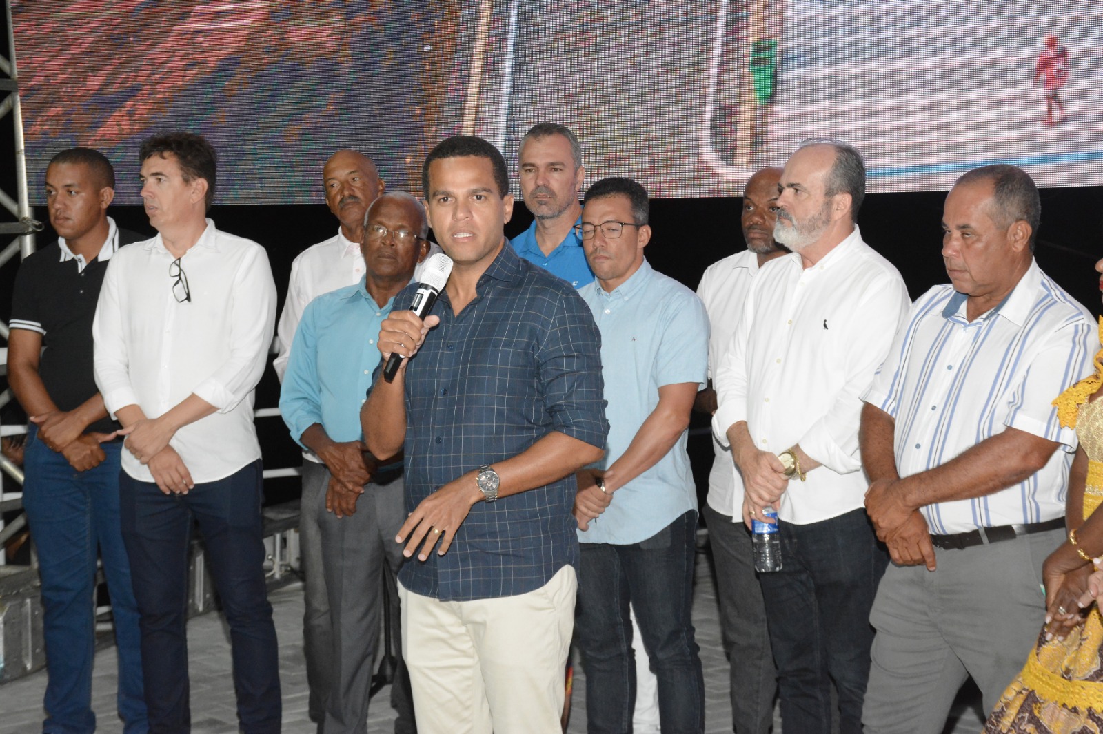 O prefeito de Castro Alves, Thiancle Araújo anunciou que evento terá participação de Margareth Menezes, Sandra de Sá, Gabriel o Pensador e Toni Garrido O prefeito de Castro Alves, Thiancle Araújo anunciou que evento terá participação de Margareth Menezes, Sandra de Sá, Gabriel o Pensador e Toni Garrido