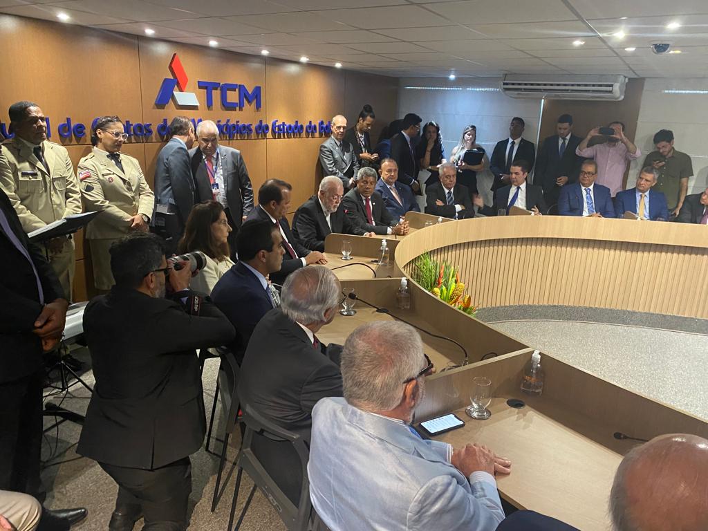 A posse ocorre em uma data que marca o aniversário de 52 anos de fundação do TCM, que foi constituído por iniciativa do então governador da Bahia, Luiz Viana Filho, em 1971 A posse ocorre em uma data que marca o aniversário de 52 anos de fundação do TCM, que foi constituído por iniciativa do então governador da Bahia, Luiz Viana Filho, em 1971