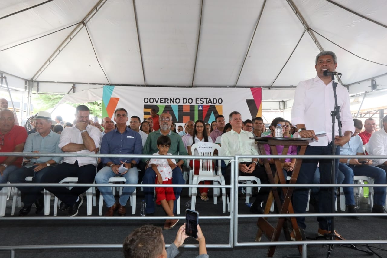 Governador entrega requalificação de trechos da BA-120 e BA-416