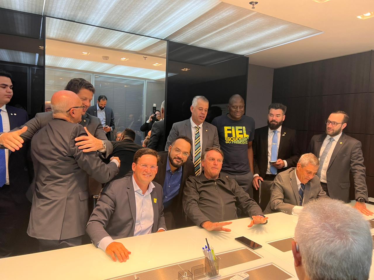Leandro de Jesus esteve ao lado de João Roma e Jair Bolsonaro