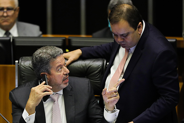 O presidente da Casa, Arthur Lira (AL) e Elmar Nascimento, líder do União Brasil no Legislativo