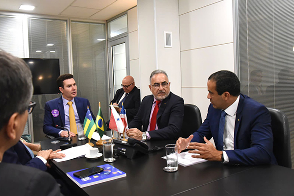 O prefeito Bruno Reis se reuniu nesta quarta-feira (8) com o ministro das Cidades, Jader Filho, em Brasília