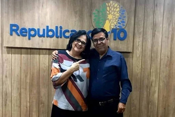 Ex-ministra e senadora Damares Alves e o líder integralista e deputado Paulo Fernando da Costa