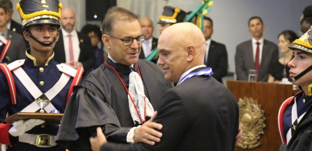 O presidente do TRE-RJ, desembargador Elton Leme, e o ministro Alexandre de Moraes, do STF