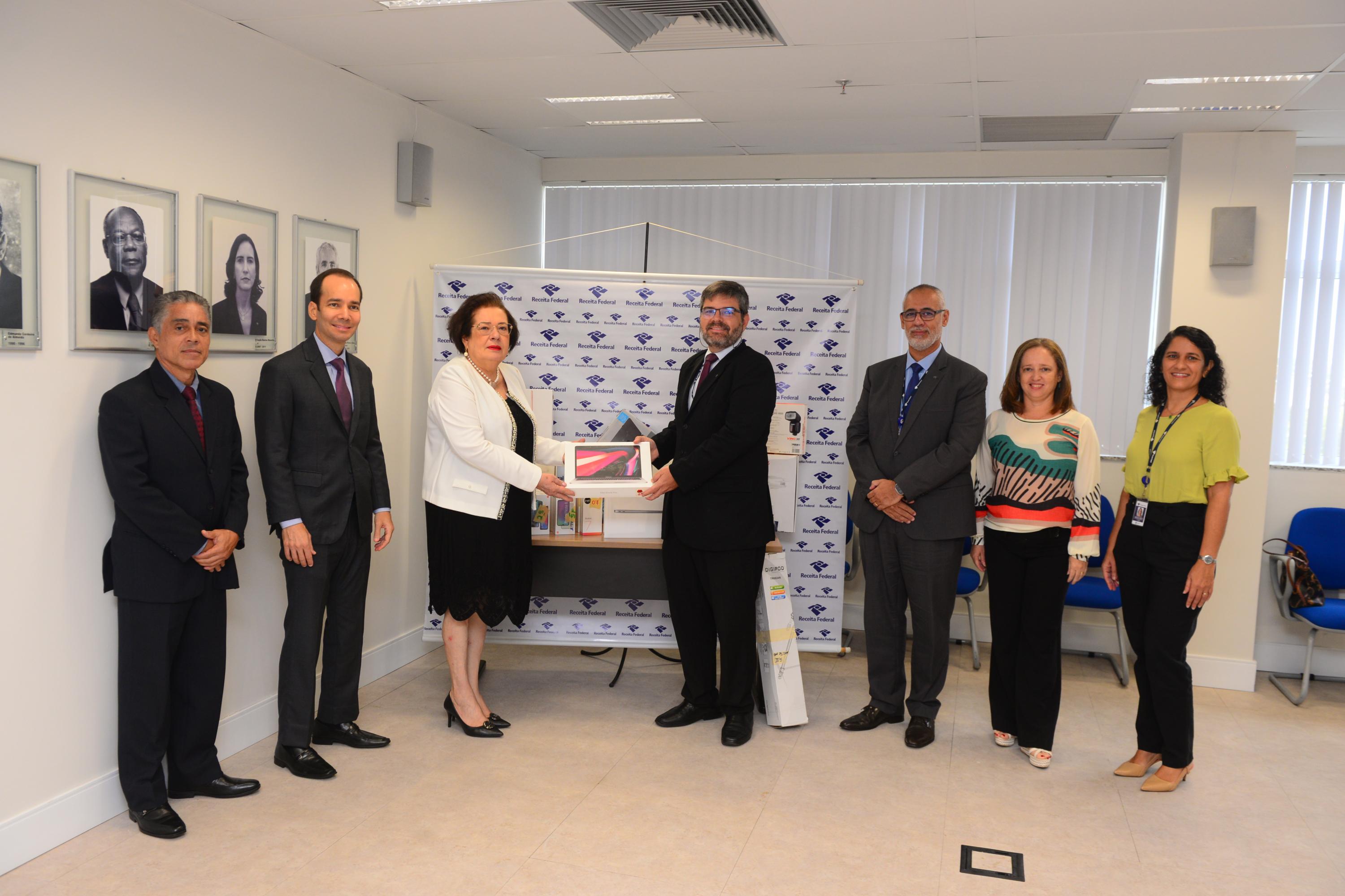 Formalização da entrega foi realizada hoje na sede da RFB na Bahia Formalização da entrega foi realizada hoje na sede da RFB na Bahia