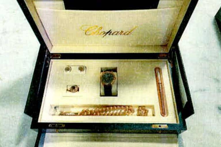 Governo Lula deve transferir joias do acervo privado de Bolsonaro para o patrimônio público