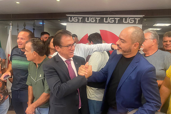 O ministro do Trabalho e Emprego, Luiz Marinho, e o presidente da UGT-BA, Marcelo Carvalho 