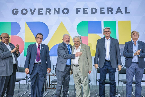 Cerimônia no Palácio do Planalto com a presença do ex-presidente uruguaio Mujica Cerimônia no Palácio do Planalto com a presença do ex-presidente uruguaio Mujica