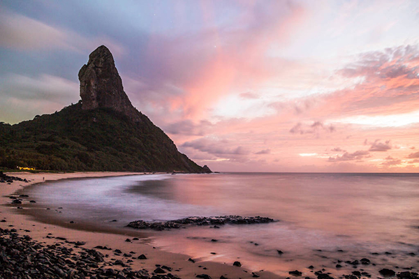 Praia da Conceição, em Fernando de Noronha