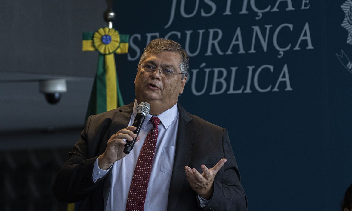 Dino aponta violência política de gênero contra ação firme de mulheres