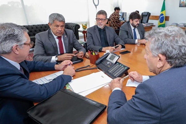 Secretários estaduais acompanharam Jerônimo na reunião hoje com Padilha em Brasília Secretários estaduais acompanharam Jerônimo na reunião hoje com Padilha em Brasília