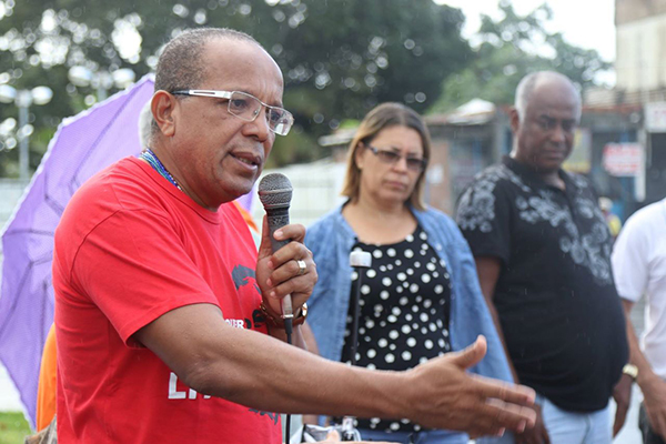 O vereador Luiz Carlos Suíca e a coordenadora-geral do SindilimpBA Ana Angélica Rabello