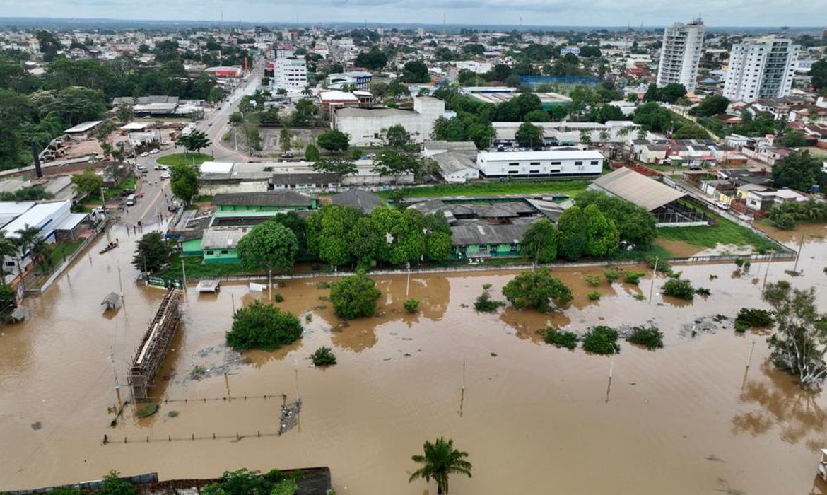 Mais de 2,5 mil já estão desabrigadas pela cheia do Rio Acre