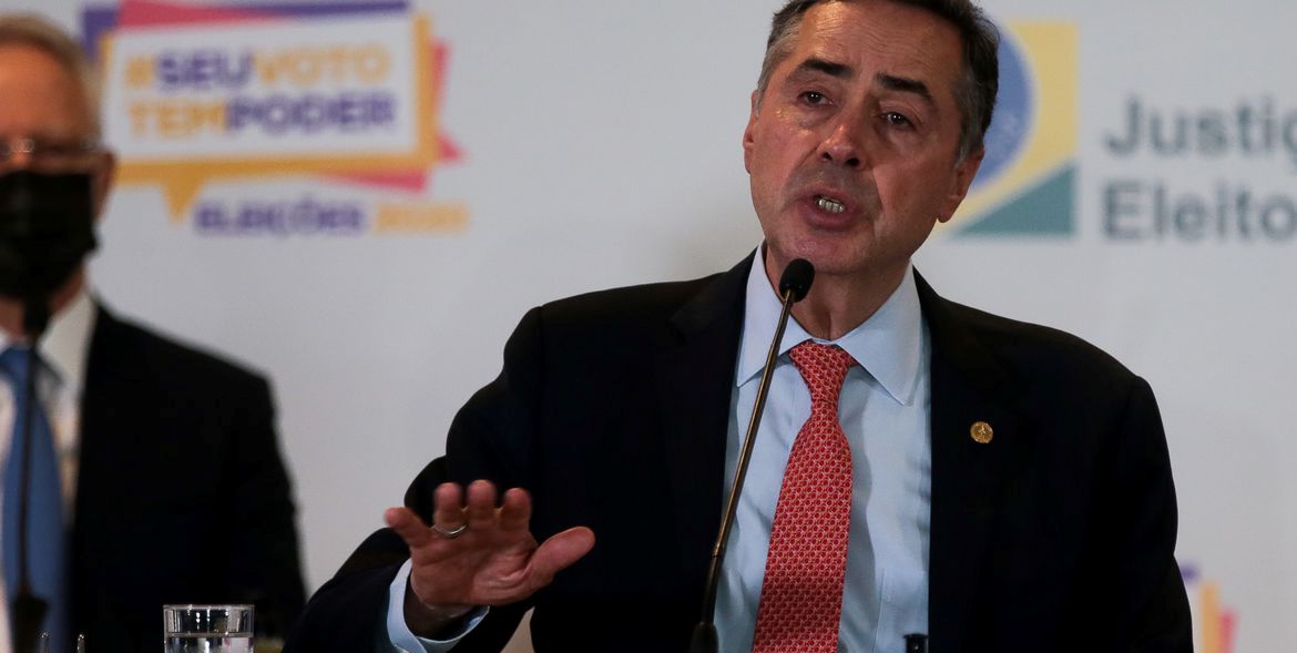 Ministro do STF fez uma cirurgia de emergência Ministro do STF fez uma cirurgia de emergência