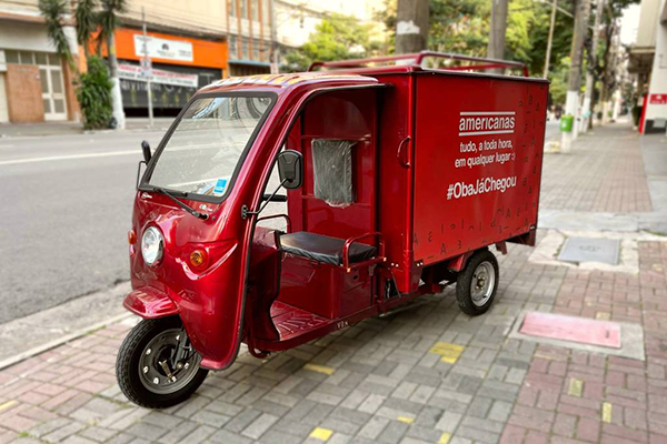 A Americanas adotou tuk-tuks em suas entregas de mercadorias