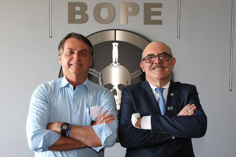 O então presidente Jair Bolsonaro e o seu ministro da Educação, Milton Ribeiro, na sede do Bope no Rio de Janeiro