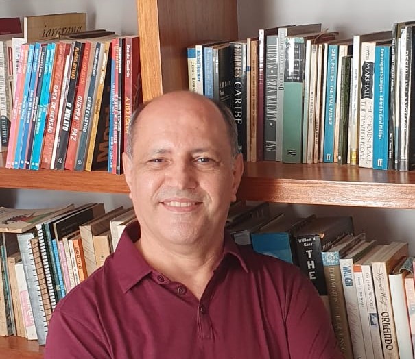 Escritor e professor Décio Torres Cruz tomará posse na Academia de Letras da Bahia