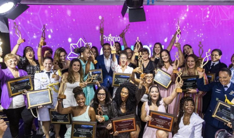 Prêmio Mulher Notável 2023 supera primeira edição e brilha em noite de emoção e sororidade