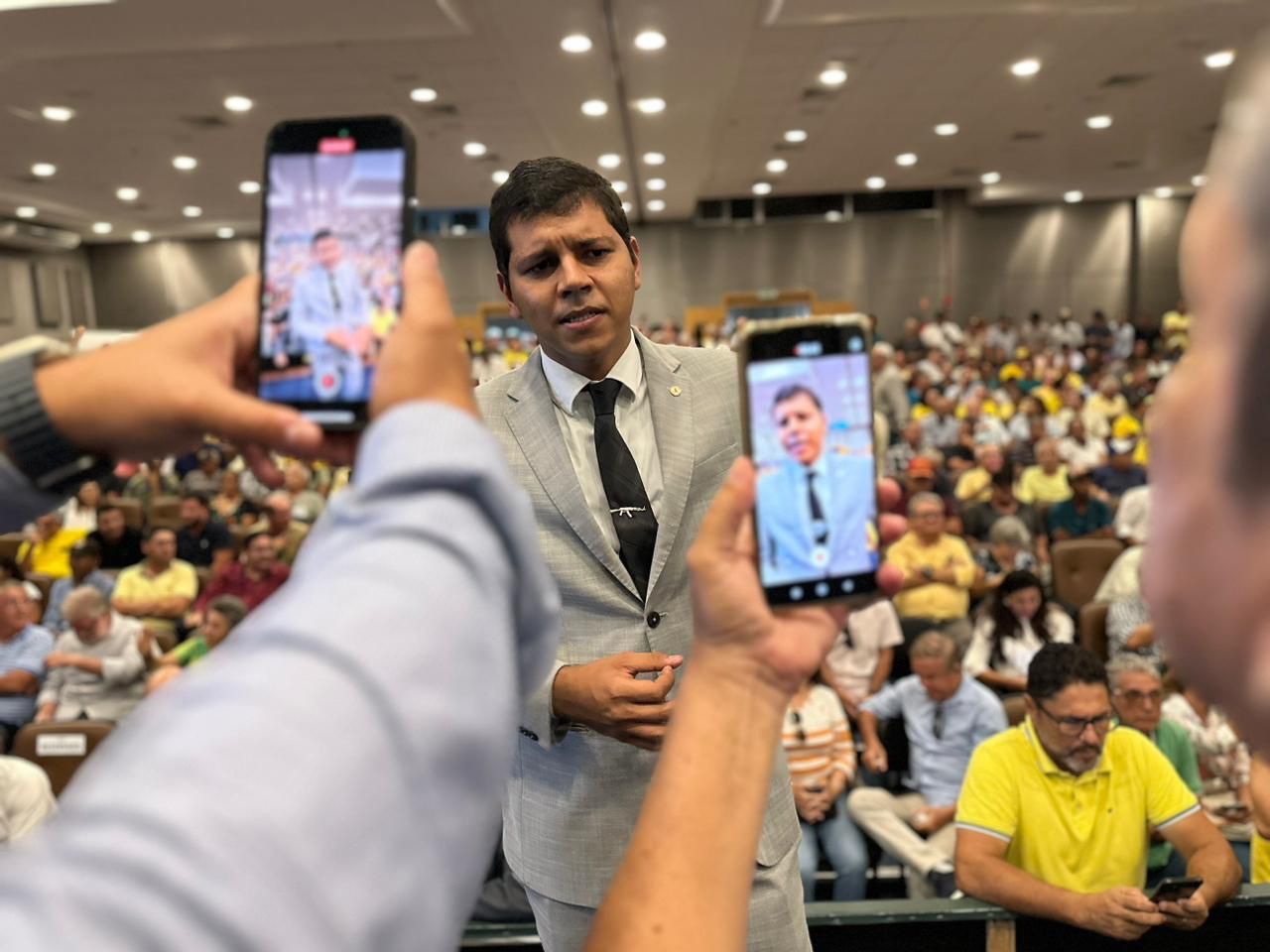 O deputado baiano fundamentou sua iniciativa com base em argumentos que ressaltam a relevância cultural e espiritual da comunidade evangélica O deputado baiano fundamentou sua iniciativa com base em argumentos que ressaltam a relevância cultural e espiritual da comunidade evangélica