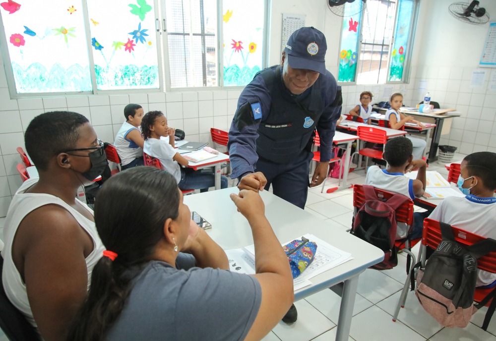 As equipes realizam rondas diárias, acompanhando a movimentação de estudantes, professores e funcionários