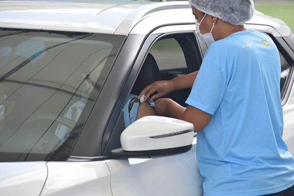 Do total, 3 milhões serão fornecidas pelo Instituto Serum, da Índia, e outras 2 milhões, pela Pfizer