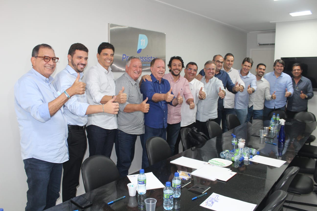 Cúpula do PP, ao lado do deputado federal João Leão que deixará o comando da sigla estadual