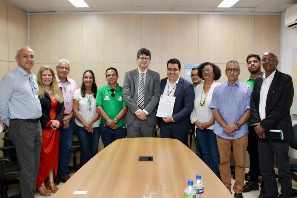 Assinatura aconteceu na tarde desta quinta-feira (20)