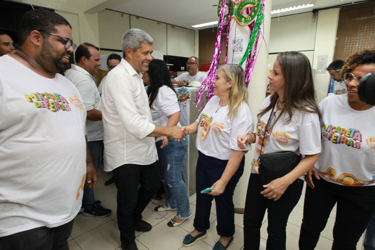 Durante a passagem, Jerônimo visitou os postos e estandes Durante a passagem, Jerônimo visitou os postos e estandes