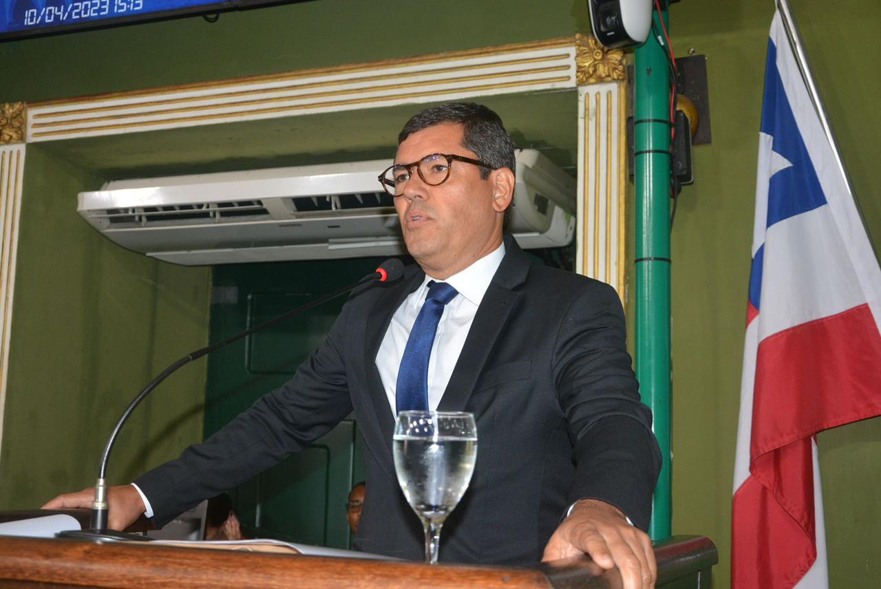 Na imagem, o vereador Claudio Tinoco, do União Brasil