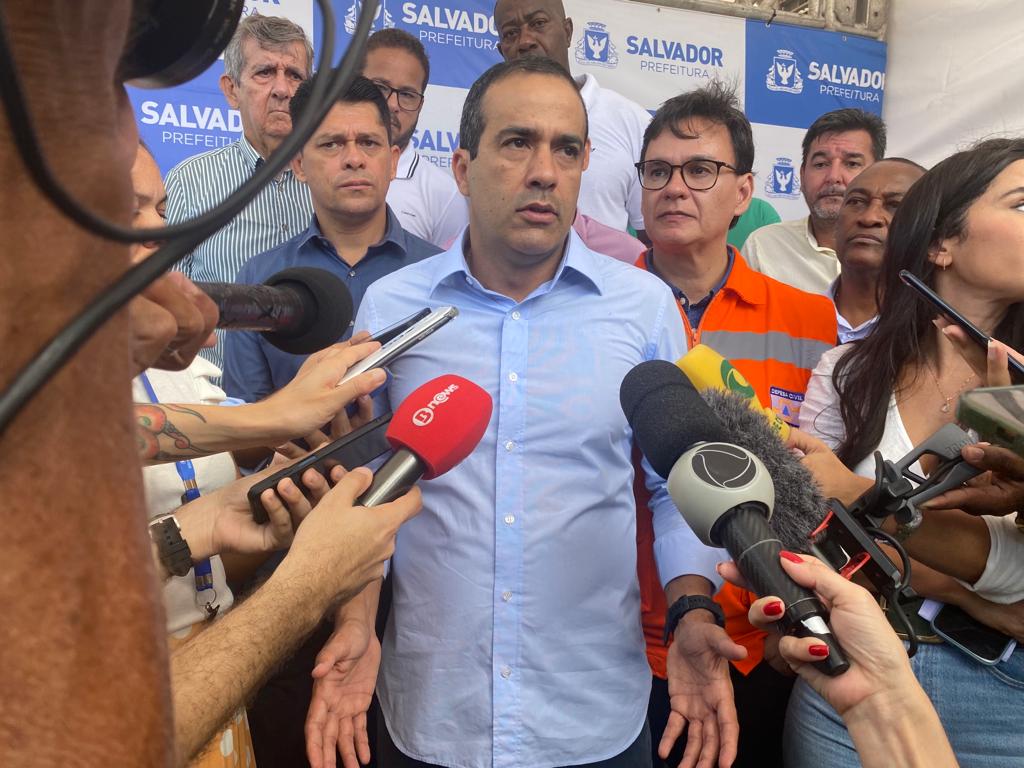 À imprensa, o prefeito afirmou que sua administração está realizando outras obras de urbanização de canais e cobertura de esgoto, com o objetivo de tirar o esgoto das portas das casas das pessoas