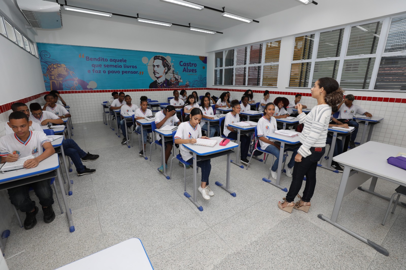 Governo publica resultado final do concurso para educadores neste sábado (29)