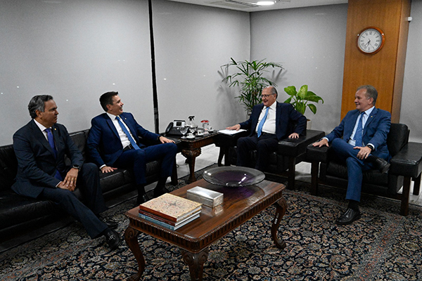 Parlamentares participaram de encontro com o presidente da República em exercício, Geraldo Alckmin Parlamentares participaram de encontro com o presidente da República em exercício, Geraldo Alckmin