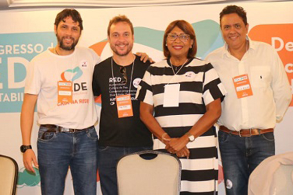 Os porta-vozes estaduais da Rede, Iaraci Dia e Diego Cunha, com os porta-vozes municipais Silva Cerqueira e Filipe Grimaldi, e Júlio Roca, integrante da Executiva nacional