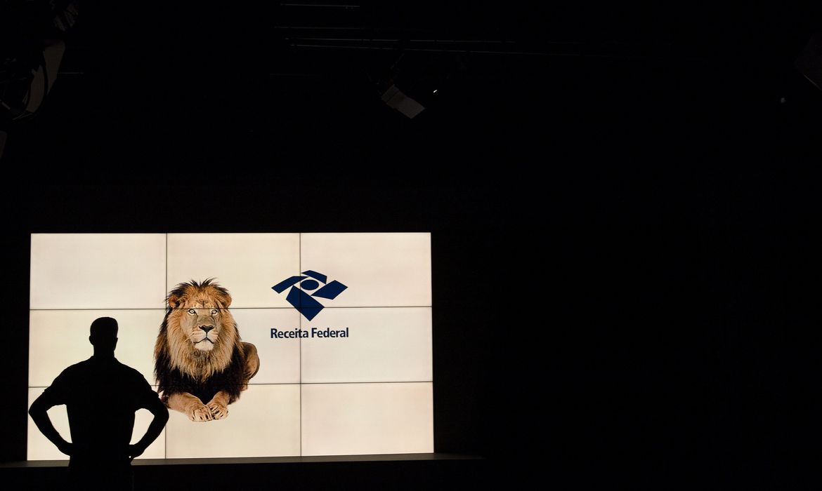 A Câmara dos Deputados aprovou nesta quarta-feira (1º), por unanimidade, o projeto de lei que isenta de IR 