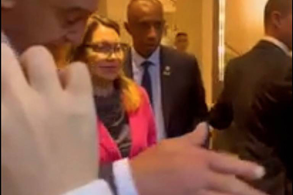 Janja saiu para fazer compras em uma loja de grife na capital portuguesa Janja saiu para fazer compras em uma loja de grife na capital portuguesa