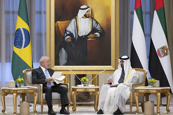 O presidente Lula e o presidente dos Emirados Árabes Unidos, Mohammed bin Zayed Al Nahyan