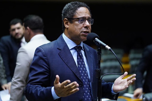 v deputado federal Orlando Silva (PCdoB-SP), relator do PL 2630 das Fake News
