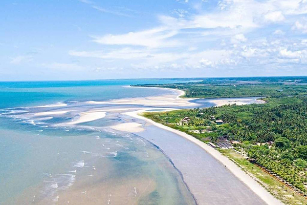 Imagem aérea de praia da vila de Santo André, no litoral sul da Bahia Imagem aérea de praia da vila de Santo André, no litoral sul da Bahia