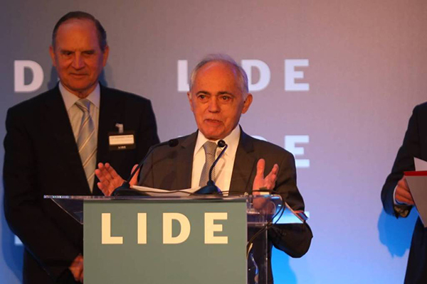 O embaixador do Brasil em Portugal, Raimundo Carreiro, durante conferência do Lide