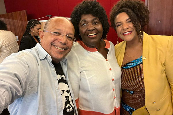 O vereador Suíca (PT) com a deputada federal Benedita Silva (PT-RJ)