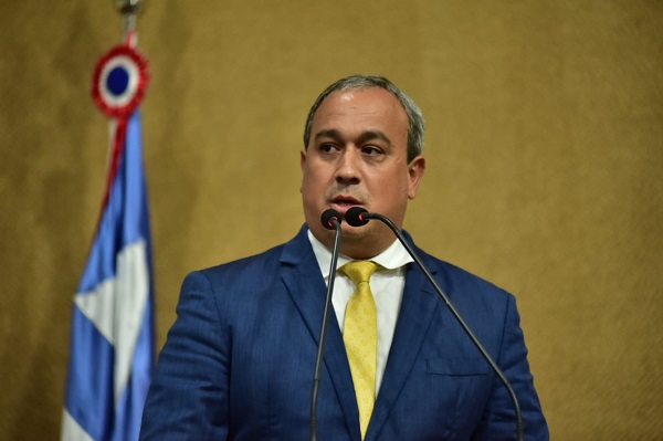 Deputado estadual Vitor Azevedo 