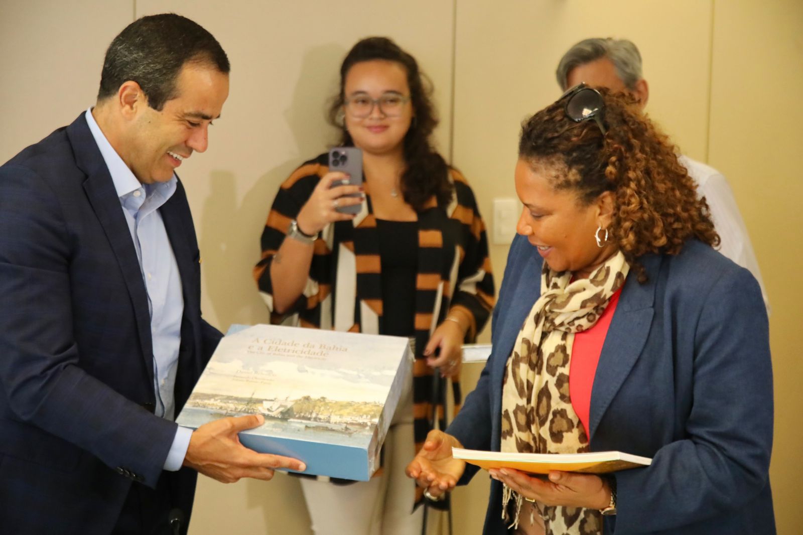 Prefeito de Salvador, Bruno Reis e a ministra da Cultura, Margareth Menezes