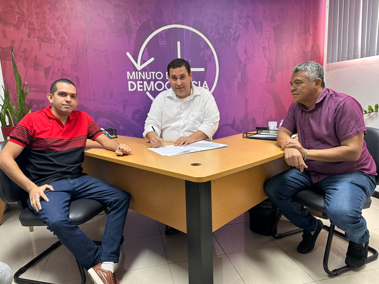 O prefeito de Piraí do Norte, Ulysses Veiga, o presidente do PT na Bahia, Éden Valadares, o deputado federal Valmir Assunção