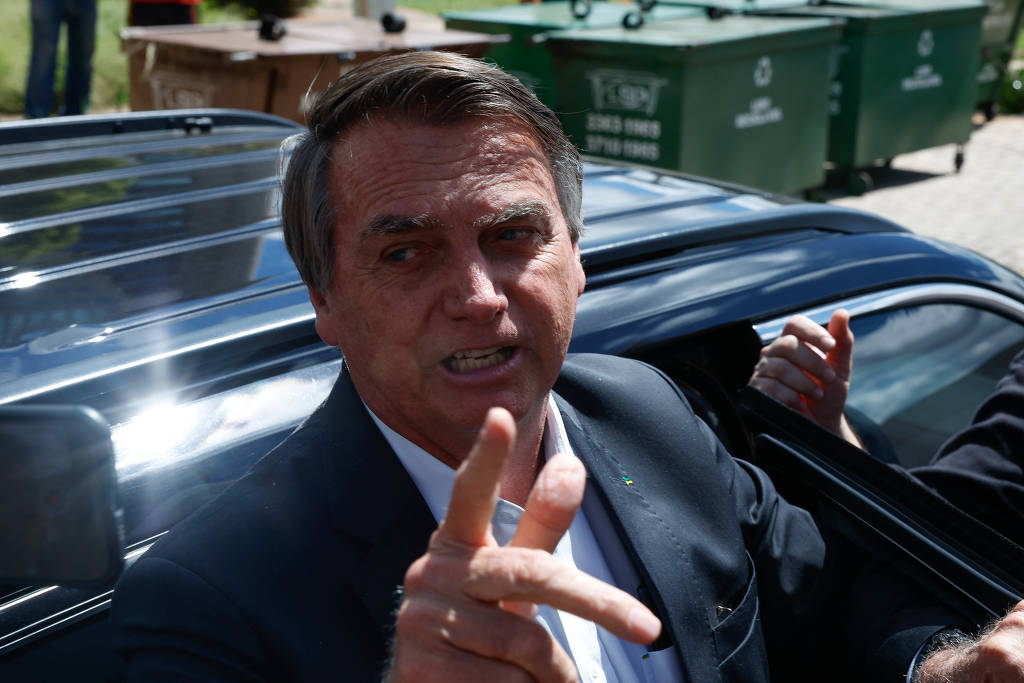 Bolsonaro ao deixar a sede da PF após prestar depoimento Bolsonaro ao deixar a sede da PF após prestar depoimento