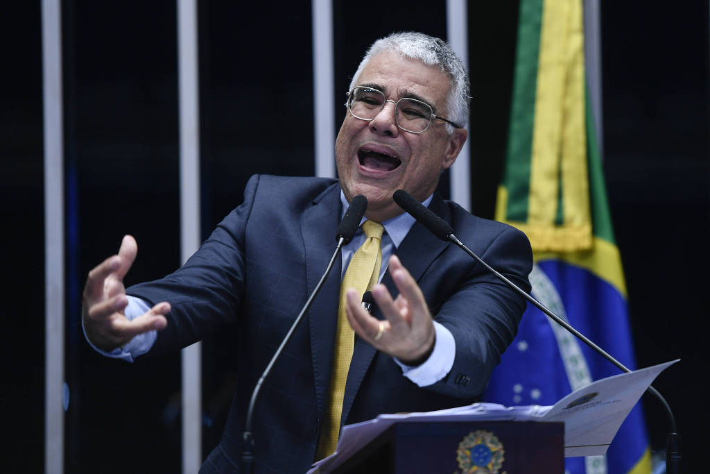 Senador Eduardo Girão (Novo-CE) durante sessão na Casa