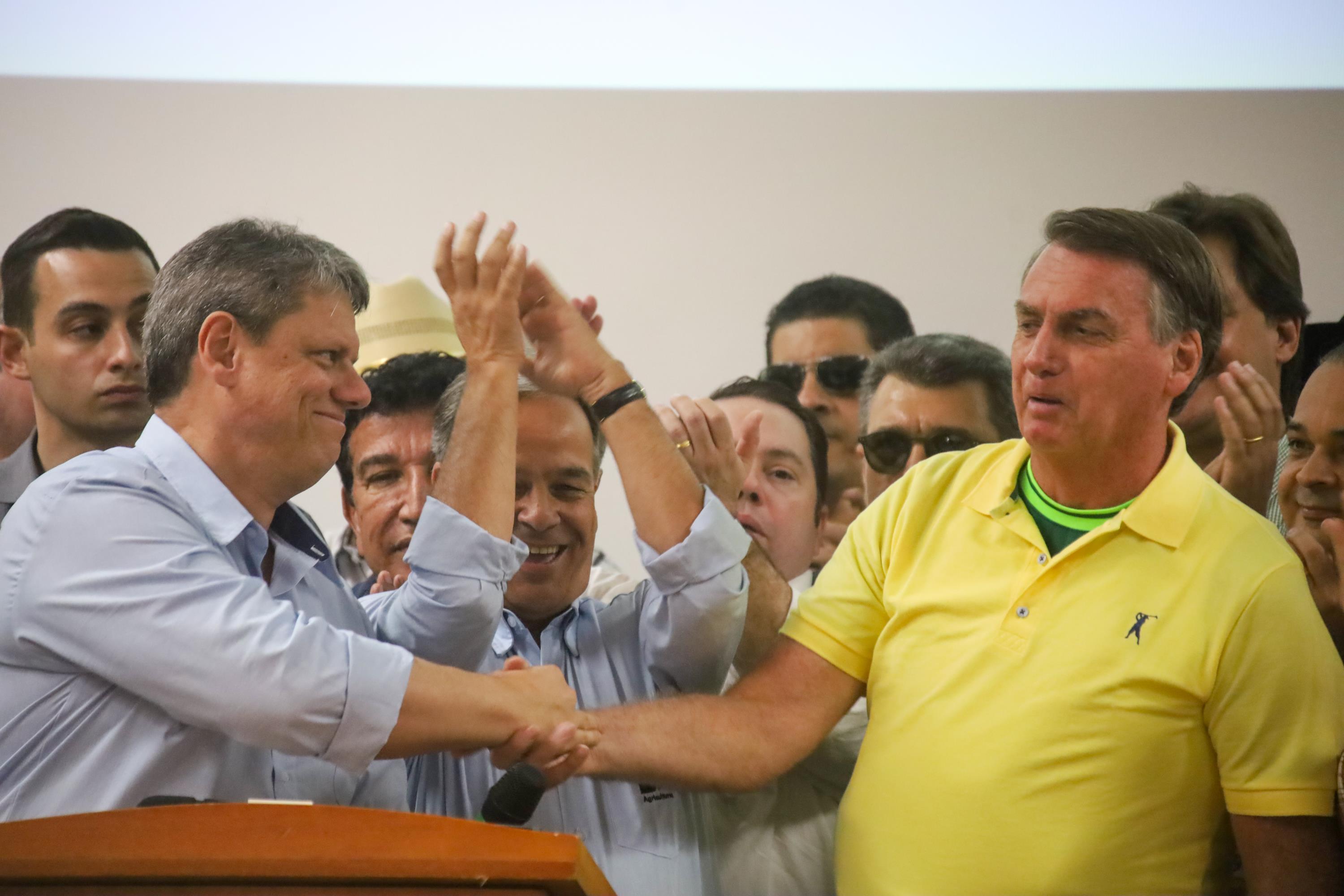 Bolsonaro dribla cancelamento e usa evento de Tarcísio para acenar ao agro