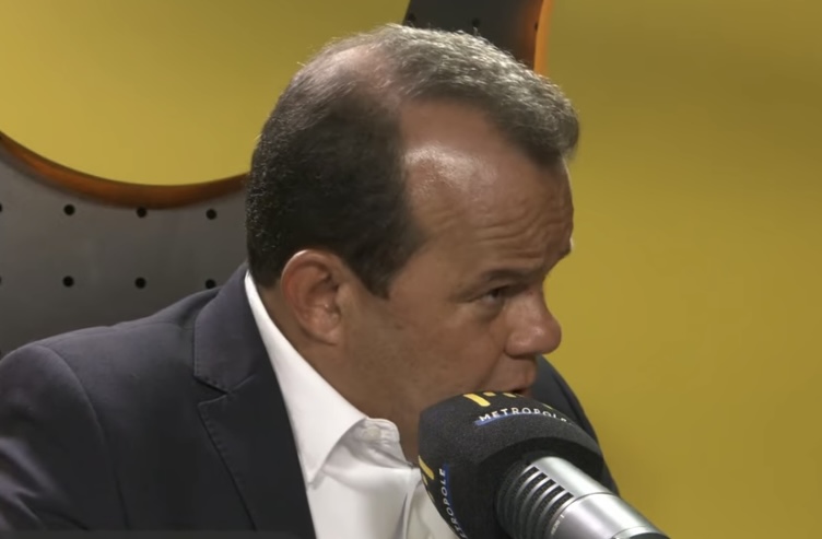 Em entrevista à rádio Metrópole, o vice-governador rebateu as críticas que tem recebido do grupo da oposição