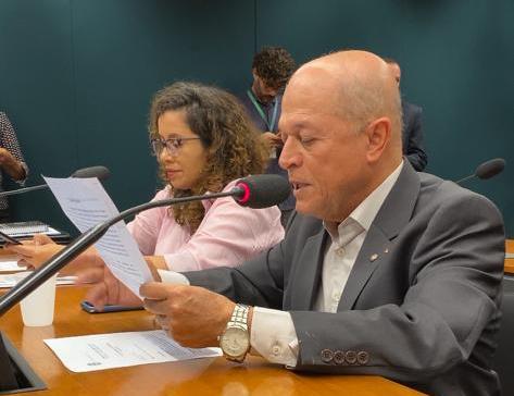 Legenda: Deputado Joseildo é relator do projeto sobre a construção de moradias com autogestão Legenda: Deputado Joseildo é relator do projeto sobre a construção de moradias com autogestão